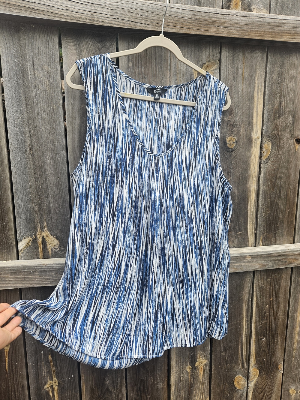 GNW Sleeveless Blouse Womens Plus 2X Geometric Blue Lightweight Flowy V Neck